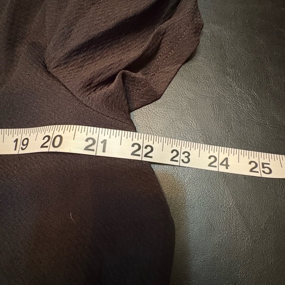 Nel + Lo Black and Gold Cut Out Blouse with Flowing Fabric size 2X - Picture 12 of 14